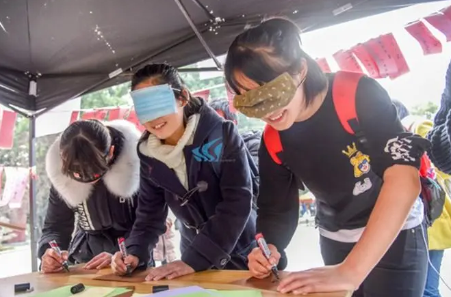 廣州團建游戲-蒙眼作畫